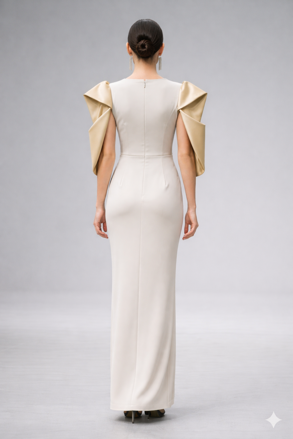 Image of ثوب دقيق بلون عاجي - كريمي ناعم