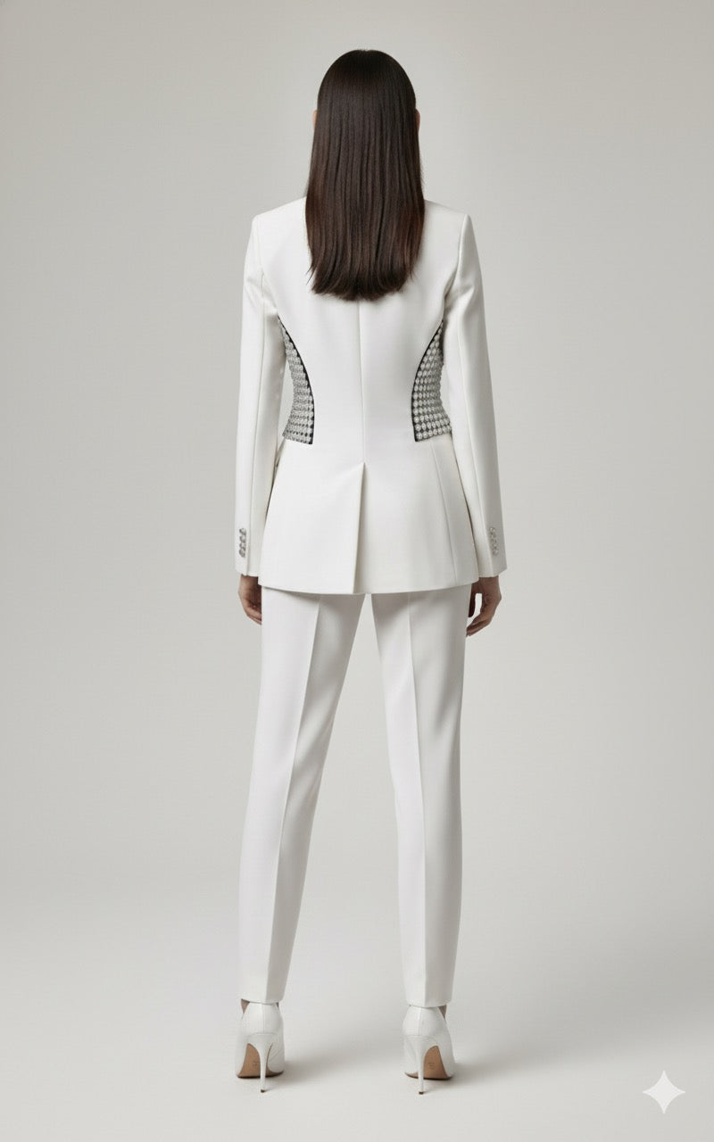 Image of بنطلون أبيض بتصميم منحوت من قماش عاجي