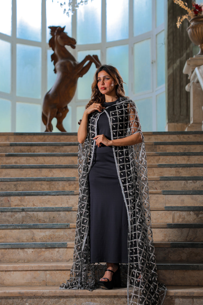 عباءة مطرزة مميزة – حضور لافت