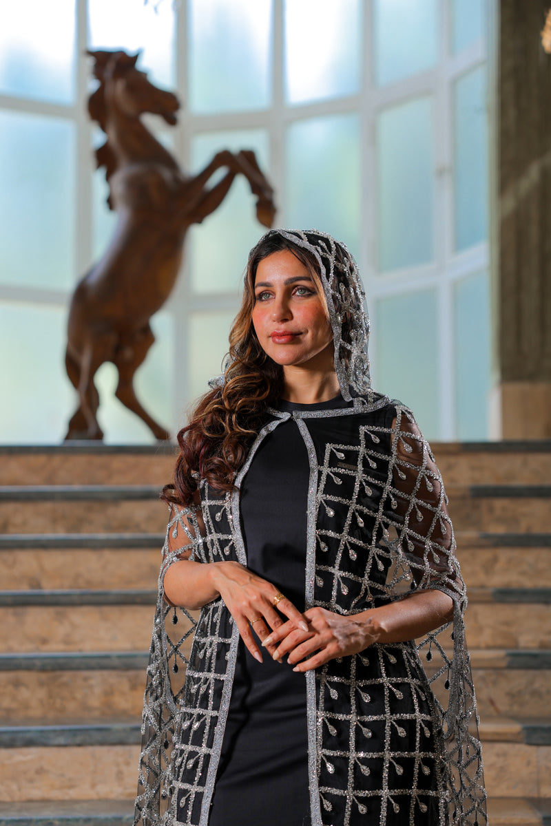 عباءة مطرزة مميزة – حضور لافت