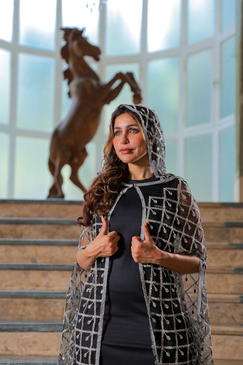 عباءة مطرزة مميزة – حضور لافت