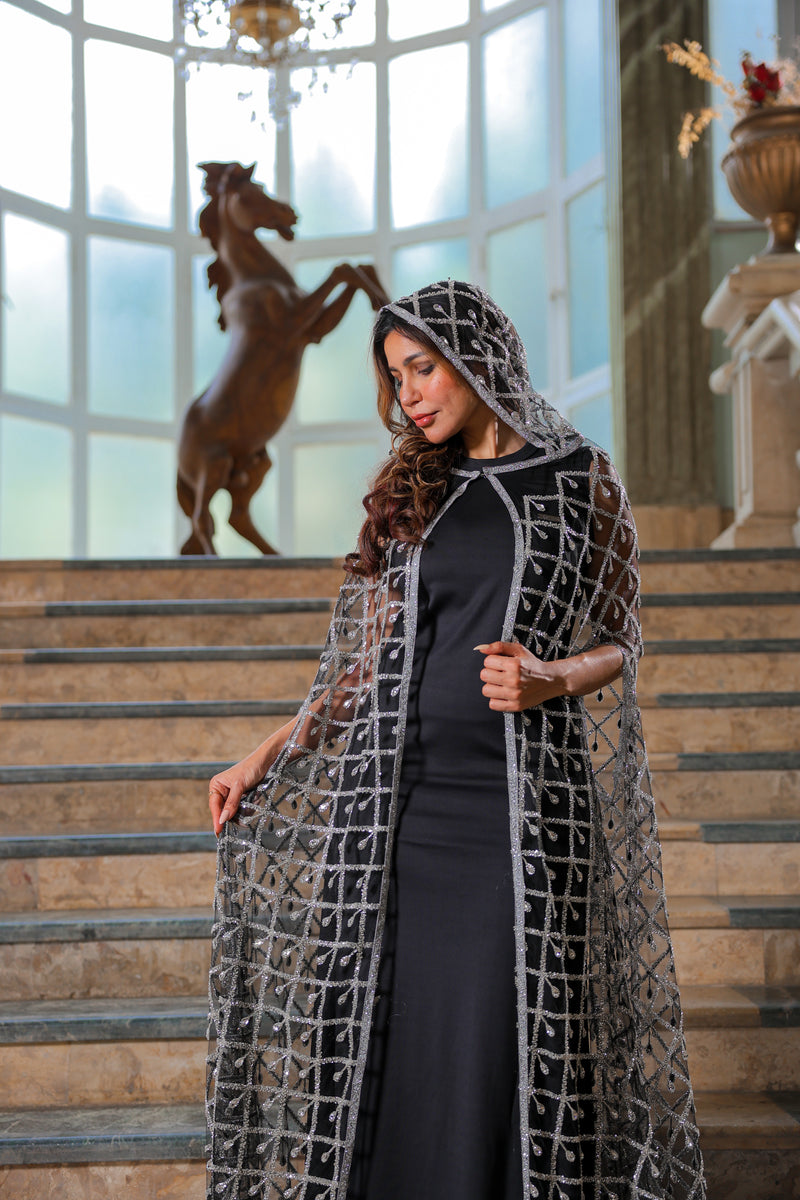 عباءة مطرزة مميزة – حضور لافت