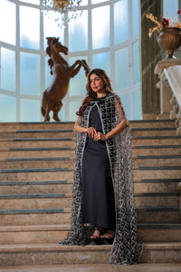 عباءة مطرزة مميزة – حضور لافت