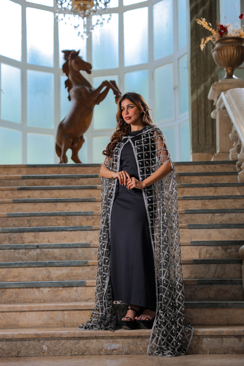 عباءة مطرزة مميزة – حضور لافت