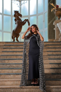 عباءة مطرزة مميزة – حضور لافت