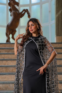 عباءة مطرزة مميزة – حضور لافت