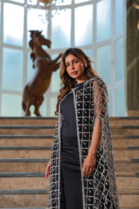 عباءة مطرزة مميزة – حضور لافت